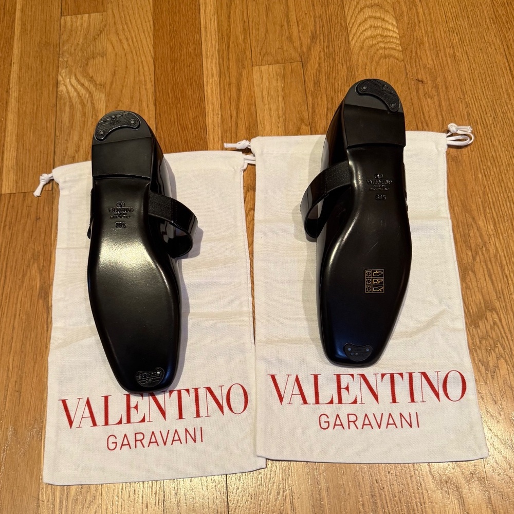 VALENTINO GARAVANI - VLOGO MARY JANE PATENT LEATHER BALLERINA FLAT - Picture 6 of 7